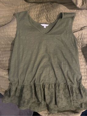 💰5/$10 Time and Tru Olive Green V-Neck Tank with Eyelet Ruffle Hem